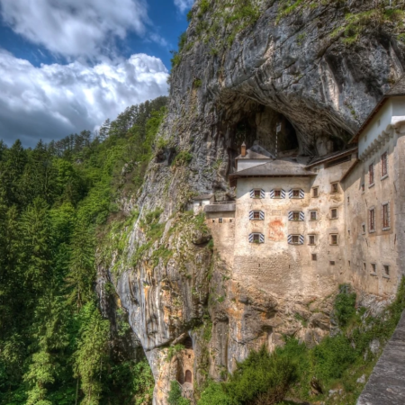 Lake Bled to Posojna Cave & Piran Tour - Predjama Castle